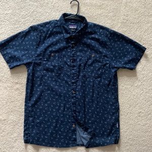 Men’s Patagonia button down.
